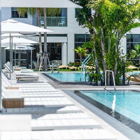 Bluebird Suites Downtown/Brickell Доръл Екстериор снимка