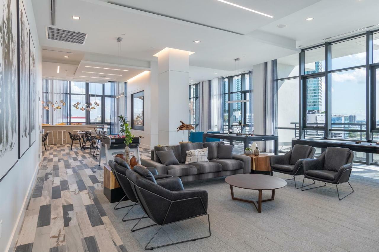 Bluebird Suites Downtown/Brickell Доръл Екстериор снимка