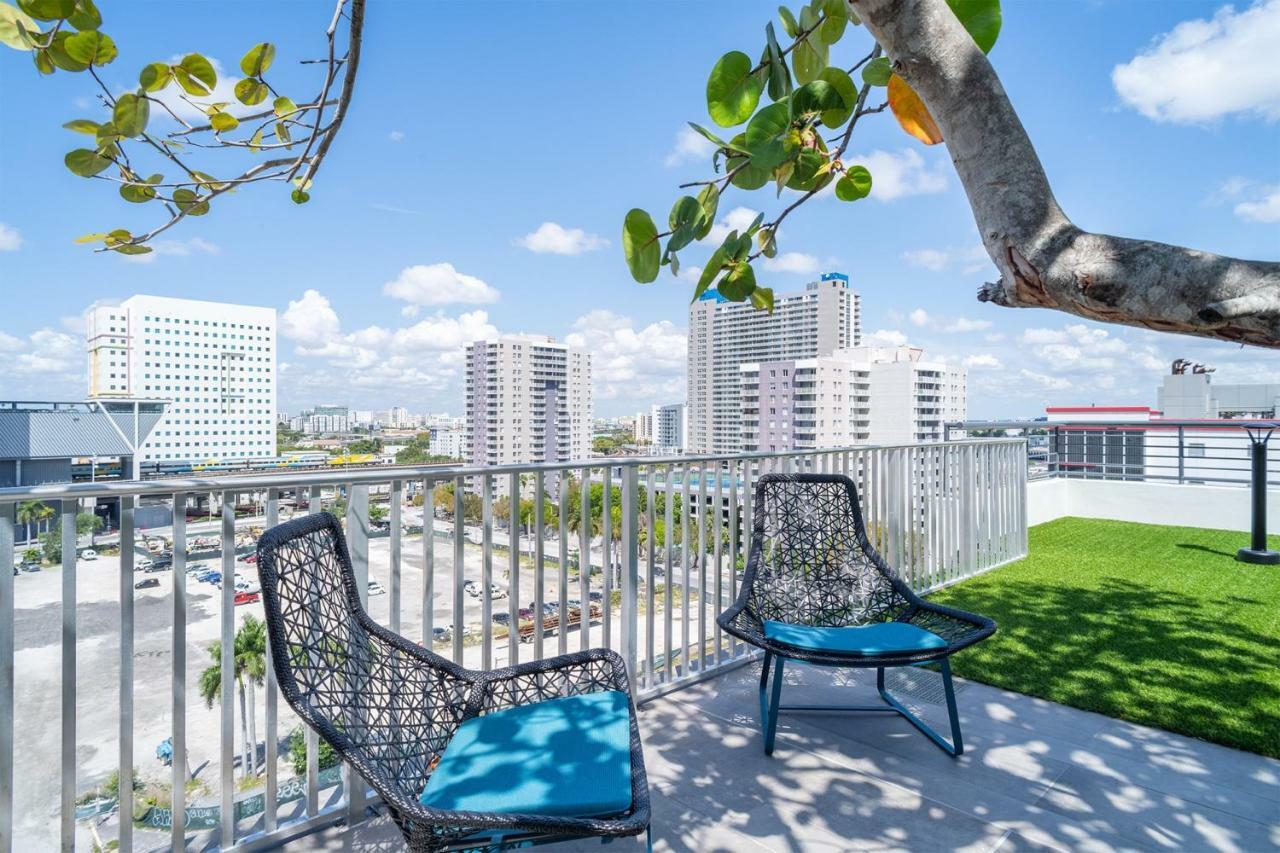 Bluebird Suites Downtown/Brickell Доръл Екстериор снимка